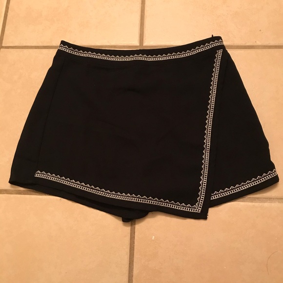 Black embroidered envelope skort - Picture 1 of 2